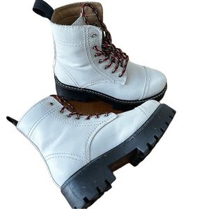 Urban Outfitters Juliette Treaded Lace-Up Boot size white size 6